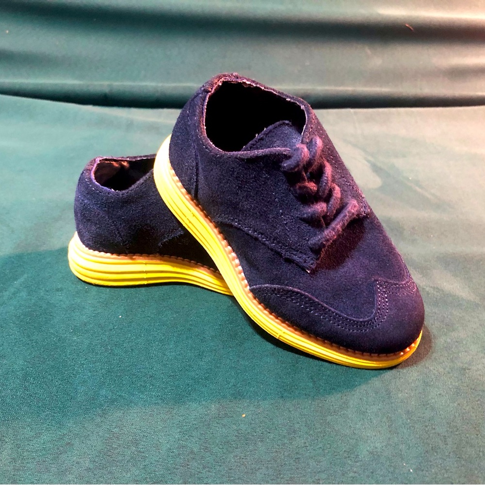 Cole Haan Blue Suede Wingtip Oxfords Boys size 7C